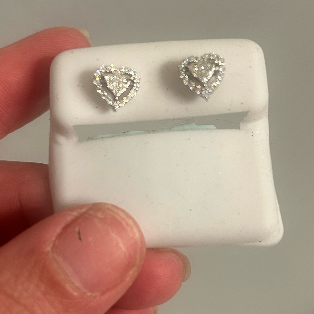 Elegant Silver Heart Stud Earrings moissanite  925 NEW